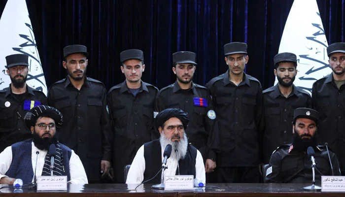 افغان طالبان نے پولیس کی یونیفارم تبدیل کردی